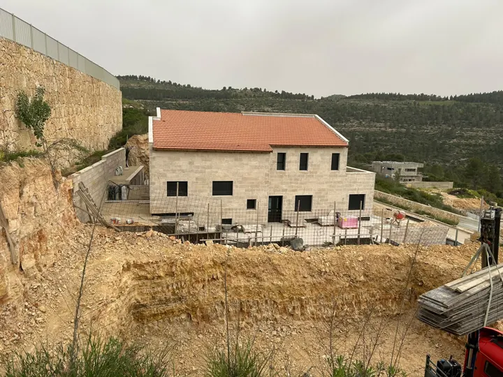 וילה פרטית באבן ספיר, אבן ספיר, מגרש של כ-500 מ״ר