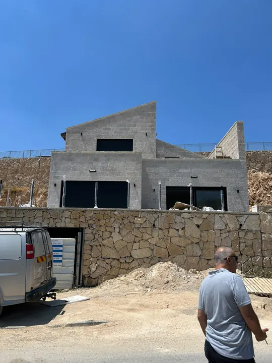 וילה פרטית באבן ספיר, אבן ספיר, מגרש של כ-500 מ״ר
